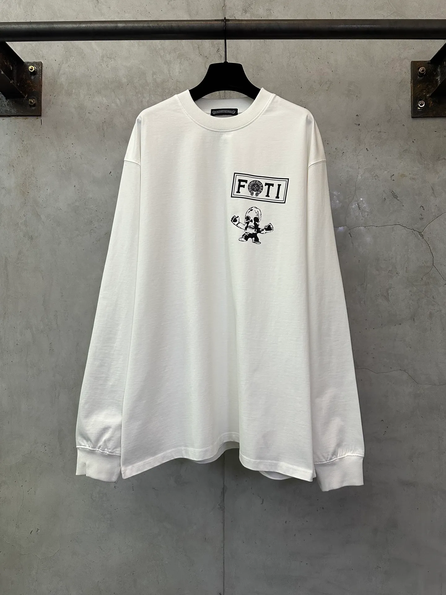 P340 Chrome Hearts 25ss foti system black color nine-square grid round neck long-sleeved T-shirt. Fabric is high-definition, ultra-heavy-weight cotton, double-yarn compact Xinjiang cotton. Weight: 320 grams. Clean cloth surface. Clear texture. Tight feel. Stiff. High color fastness. No deformation. No discoloration. Customized hardware. Thread. Accessories. Alignment. Same style for men and women. -Color: Black White -Size: XS S M L